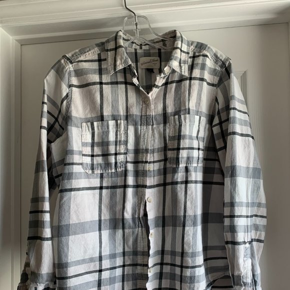 Universal Thread Tops - Black, white, gray button down.